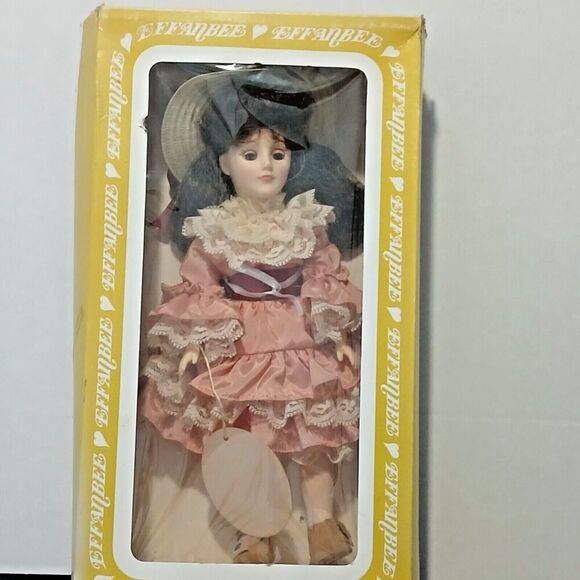 Vintage Effanbee Doll, 3315 Abigail for Afternoon Tea. - Picture 3 of 10